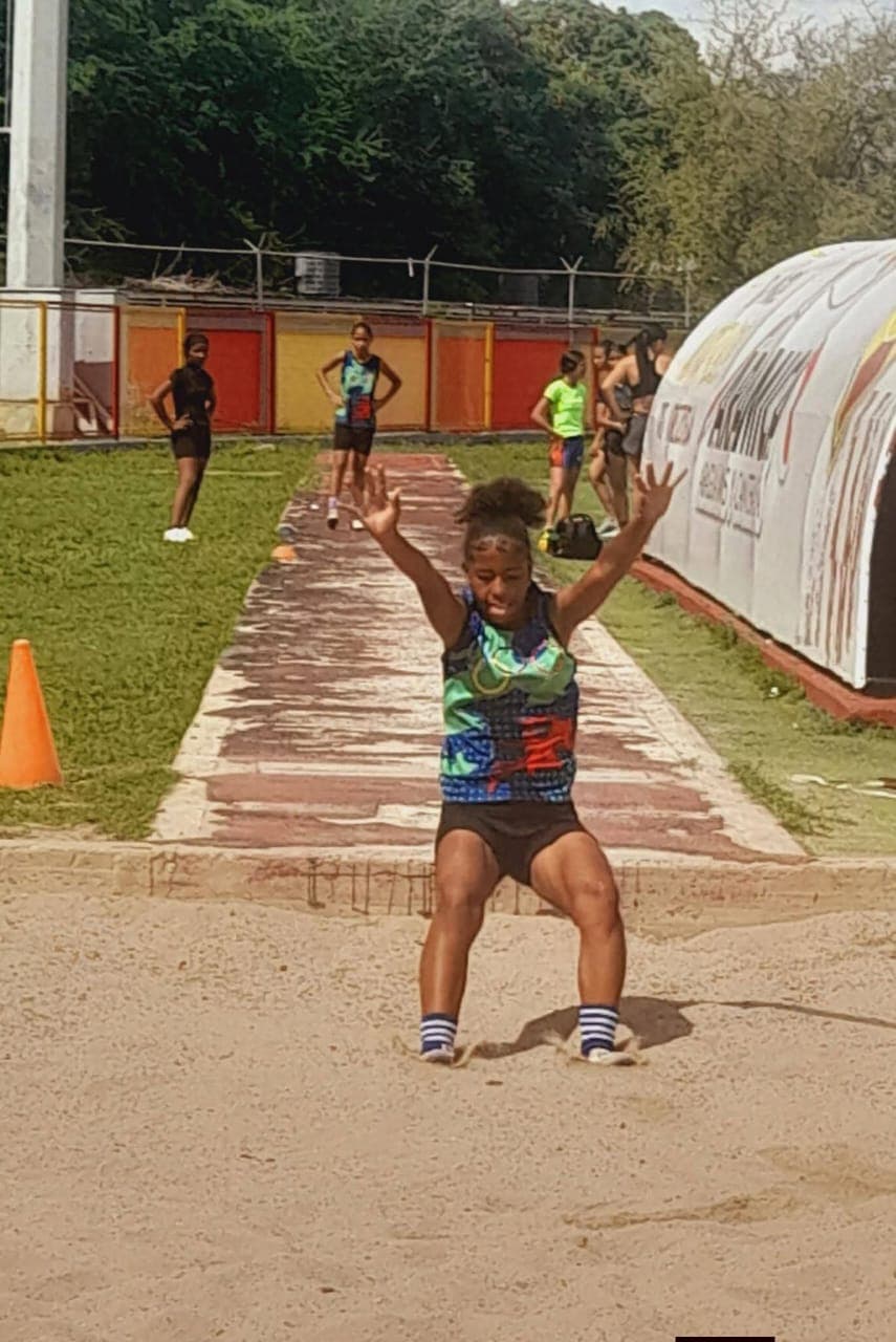 Jóvenes talentos deportivos preparándose para los Juegos Nacionales Estudiantiles